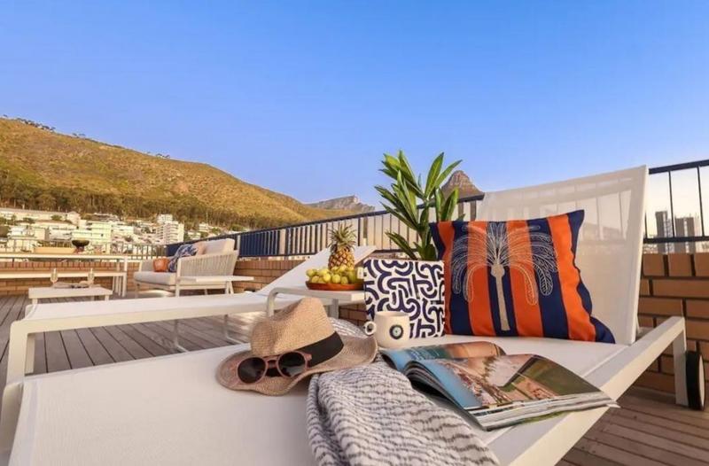 2 Bedroom Property for Sale in Sea Point Western Cape